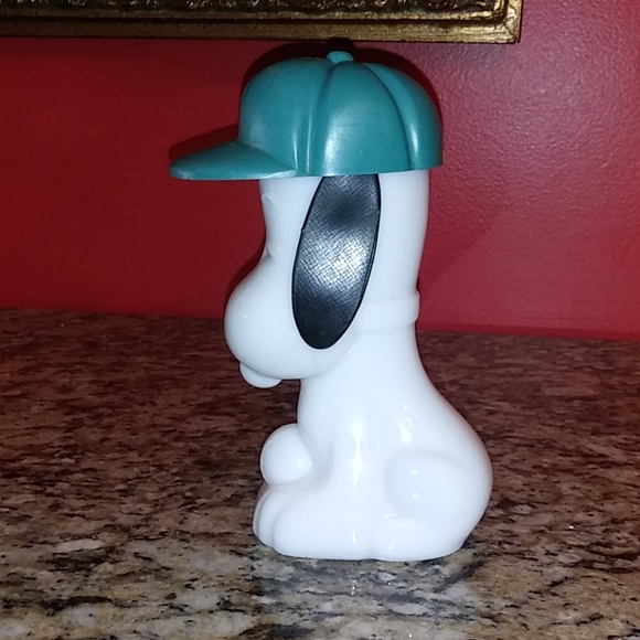 1104 Vintage Avon Milk Glass Snoopy Empty Decanter - Picture 4 of 7
